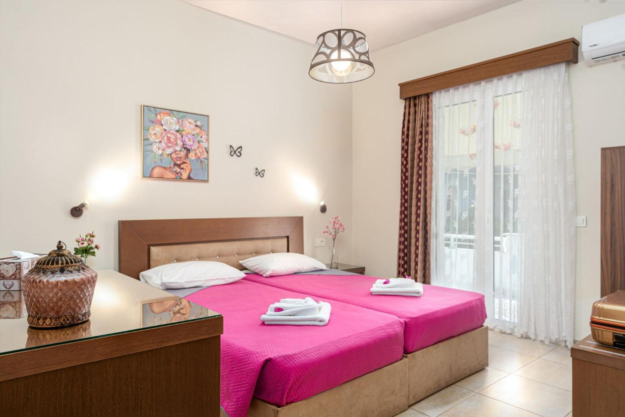 Stathis Beachfront Luxury Rooms Kalamaki  Bilik gambar