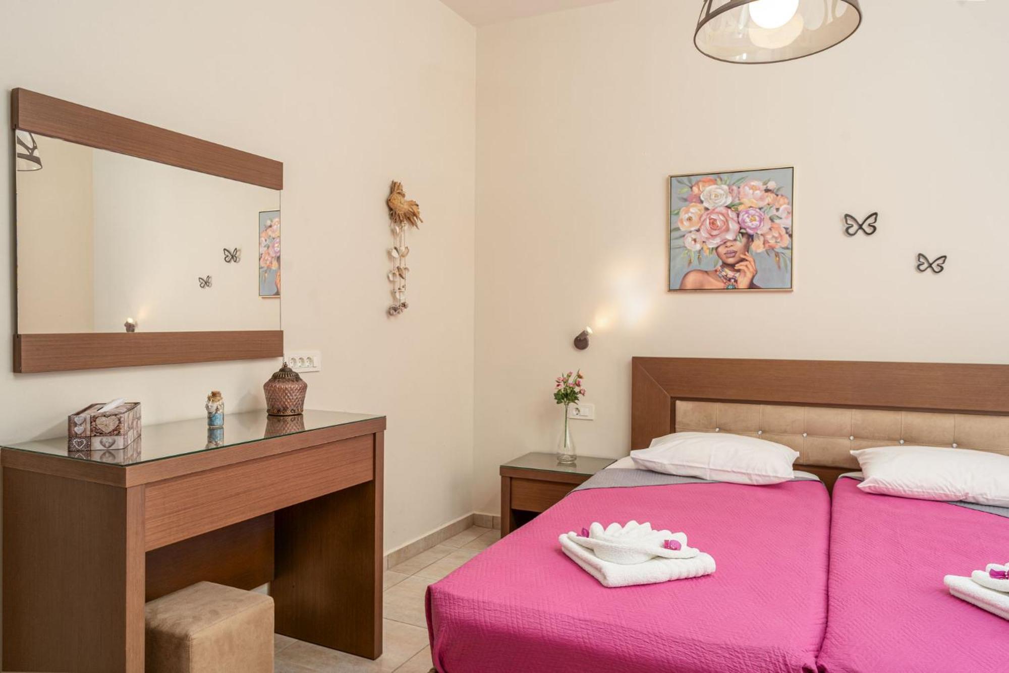 Stathis Beachfront Luxury Rooms Kalamaki  Bilik gambar