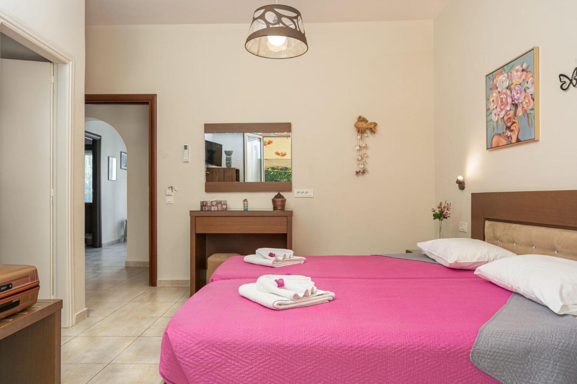 Stathis Beachfront Luxury Rooms Kalamaki  Bilik gambar