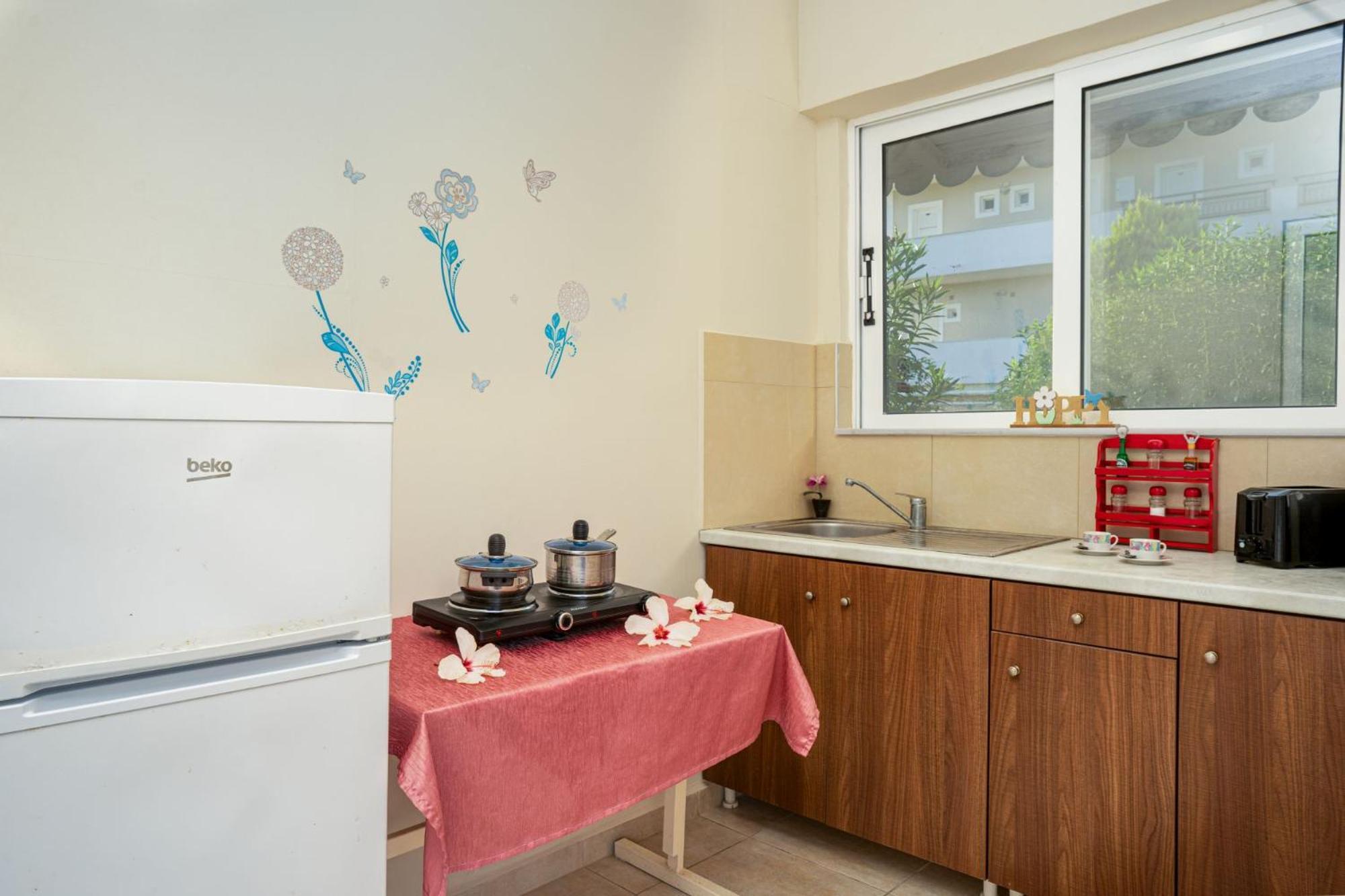 Stathis Beachfront Luxury Rooms Kalamaki  Bilik gambar