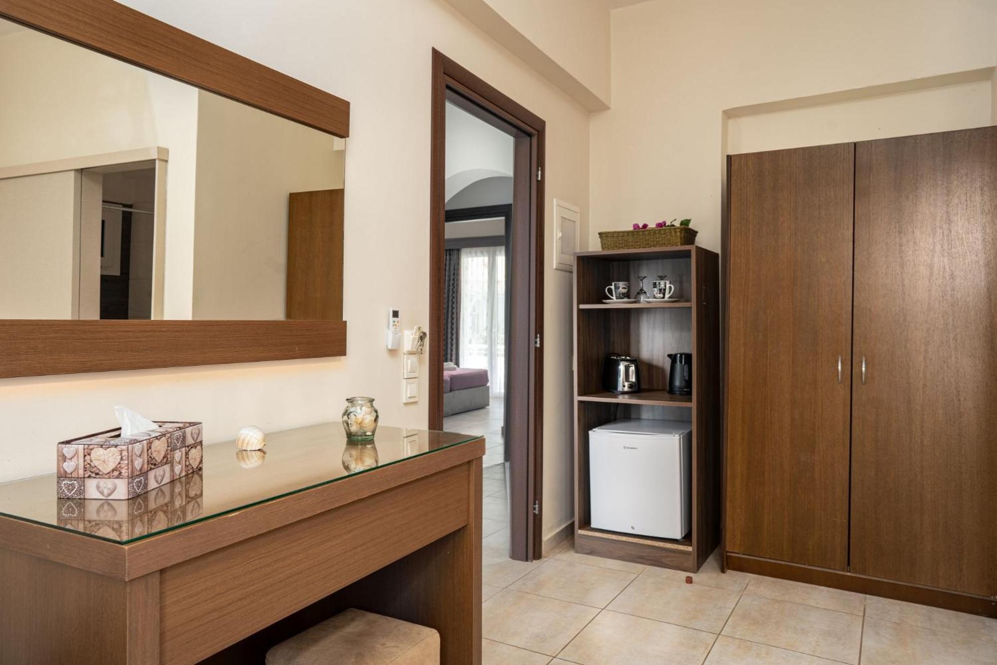 Stathis Beachfront Luxury Rooms Kalamaki  Luaran gambar